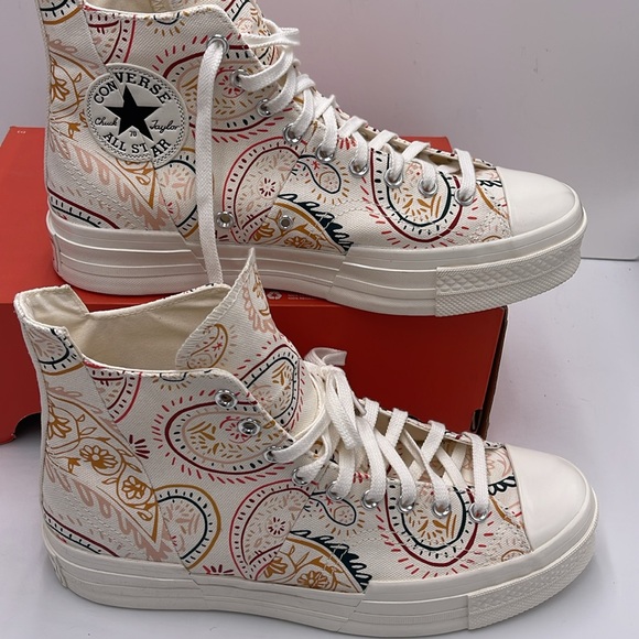 Converse Men’s High-Top Sneakers Platforms A08172C
CHUCK 70 PLUS HI
EGRET/BLPINK - Picture 2 of 16